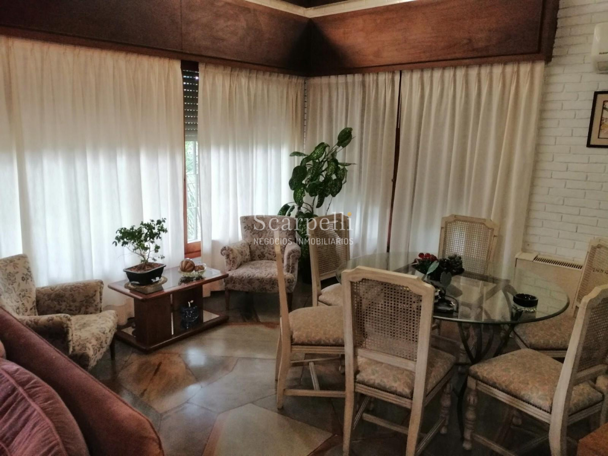 Casa ID.20788 - Importante Chalet Tejas Vidriadas: Av. Brasil   Parada 10 Mansa Próx. Devoto Roosvelt