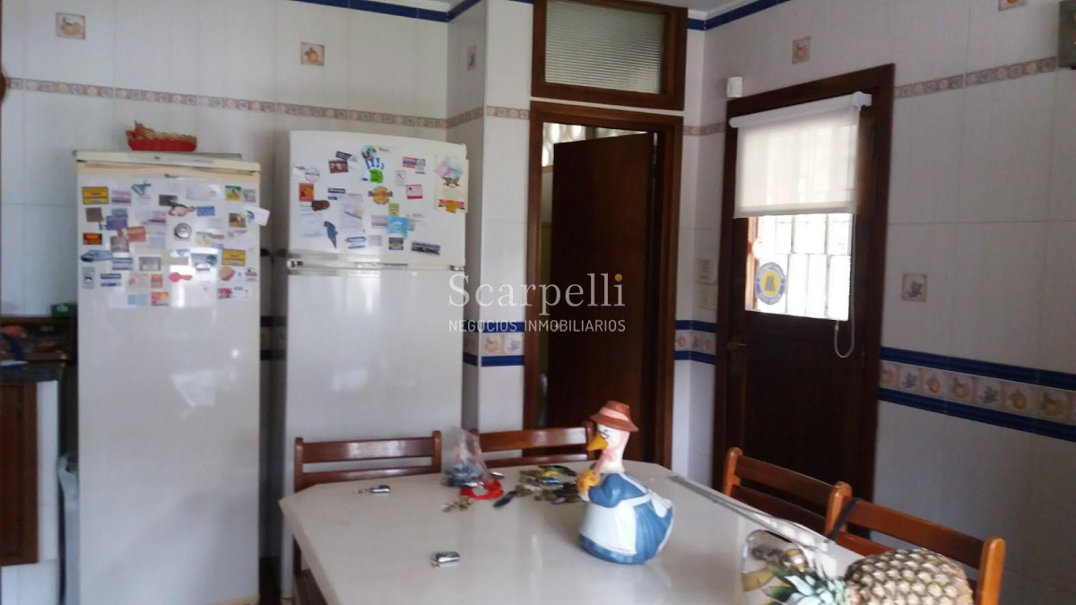 Casa ID.20788 - Importante Chalet Tejas Vidriadas: Av. Brasil   Parada 10 Mansa Próx. Devoto Roosvelt