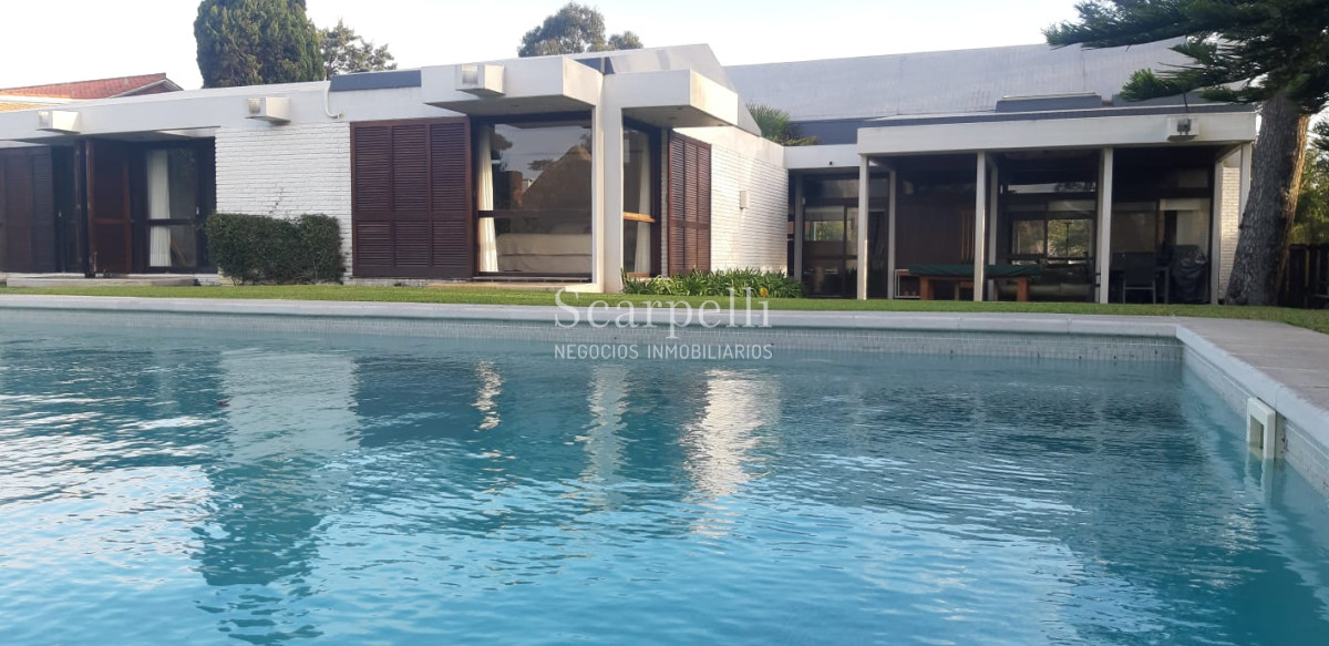 Casa ID.21022 - Arquitectura de Diseño Exclusivo en Parada 14 Mansa con mas de 1000 m2 de parque y casi 500 m2 edificados.-
