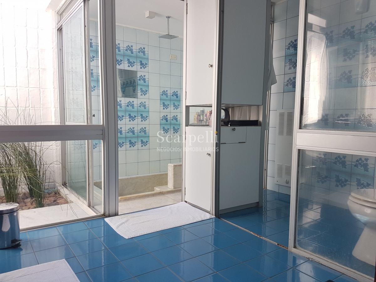 Casa ID.21022 - Arquitectura de Diseño Exclusivo en Parada 14 Mansa con mas de 1000 m2 de parque y casi 500 m2 edificados.-