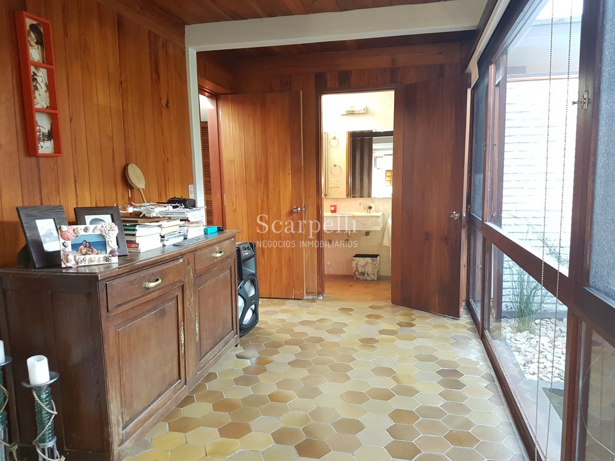 Casa ID.21022 - Arquitectura de Diseño Exclusivo en Parada 14 Mansa con mas de 1000 m2 de parque y casi 500 m2 edificados.-