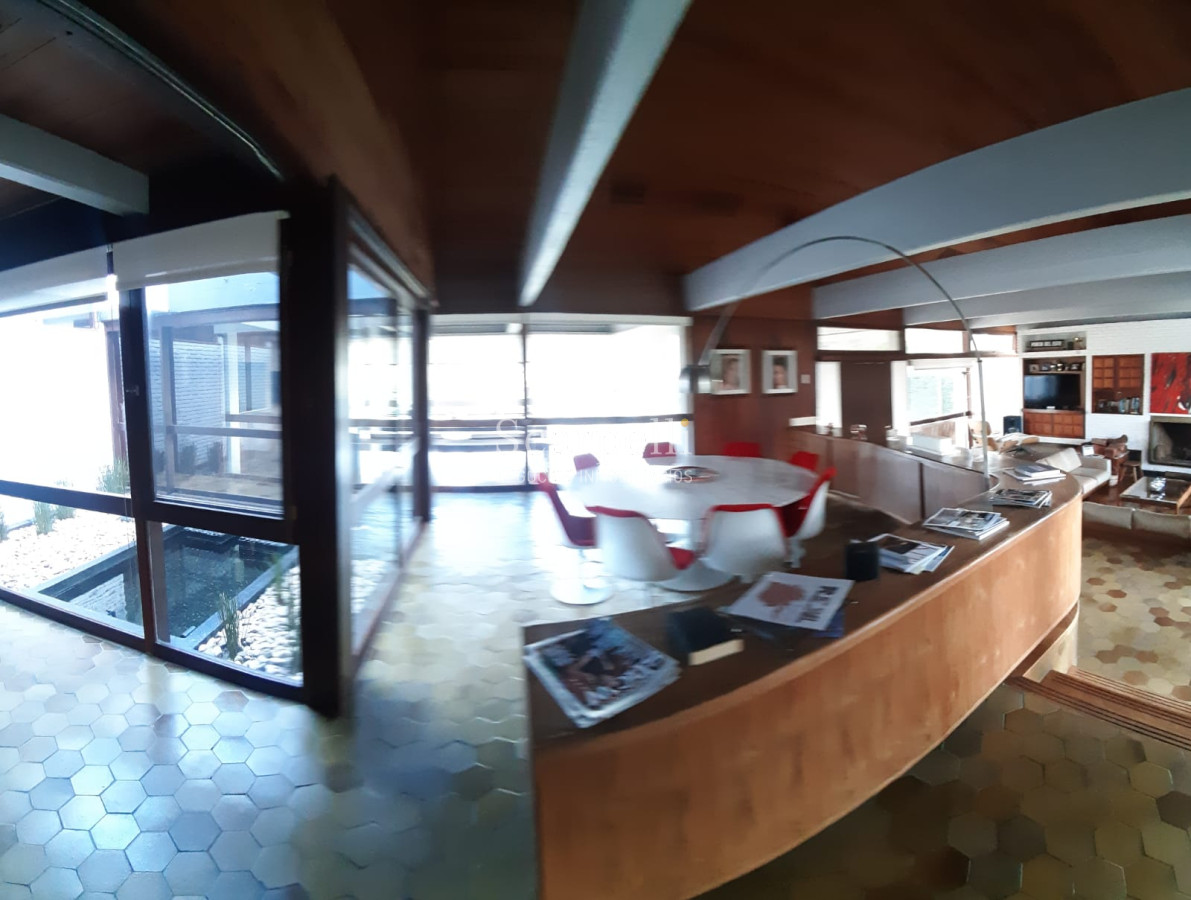 Casa ID.21022 - Arquitectura de Diseño Exclusivo en Parada 14 Mansa con mas de 1000 m2 de parque y casi 500 m2 edificados.-