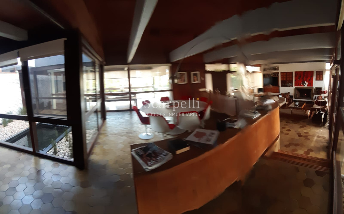Casa ID.21022 - Arquitectura de Diseño Exclusivo en Parada 14 Mansa con mas de 1000 m2 de parque y casi 500 m2 edificados.-