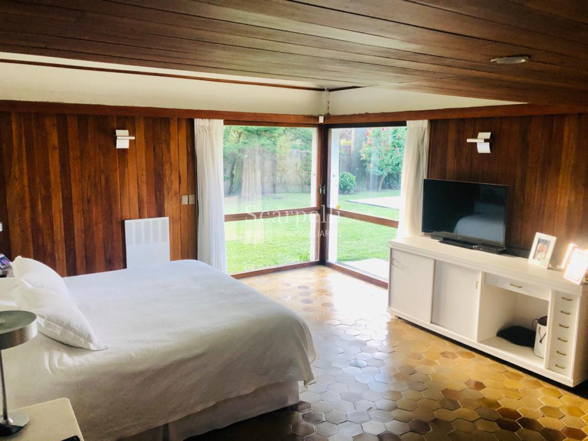 Casa ID.21022 - Arquitectura de Diseño Exclusivo en Parada 14 Mansa con mas de 1000 m2 de parque y casi 500 m2 edificados.-