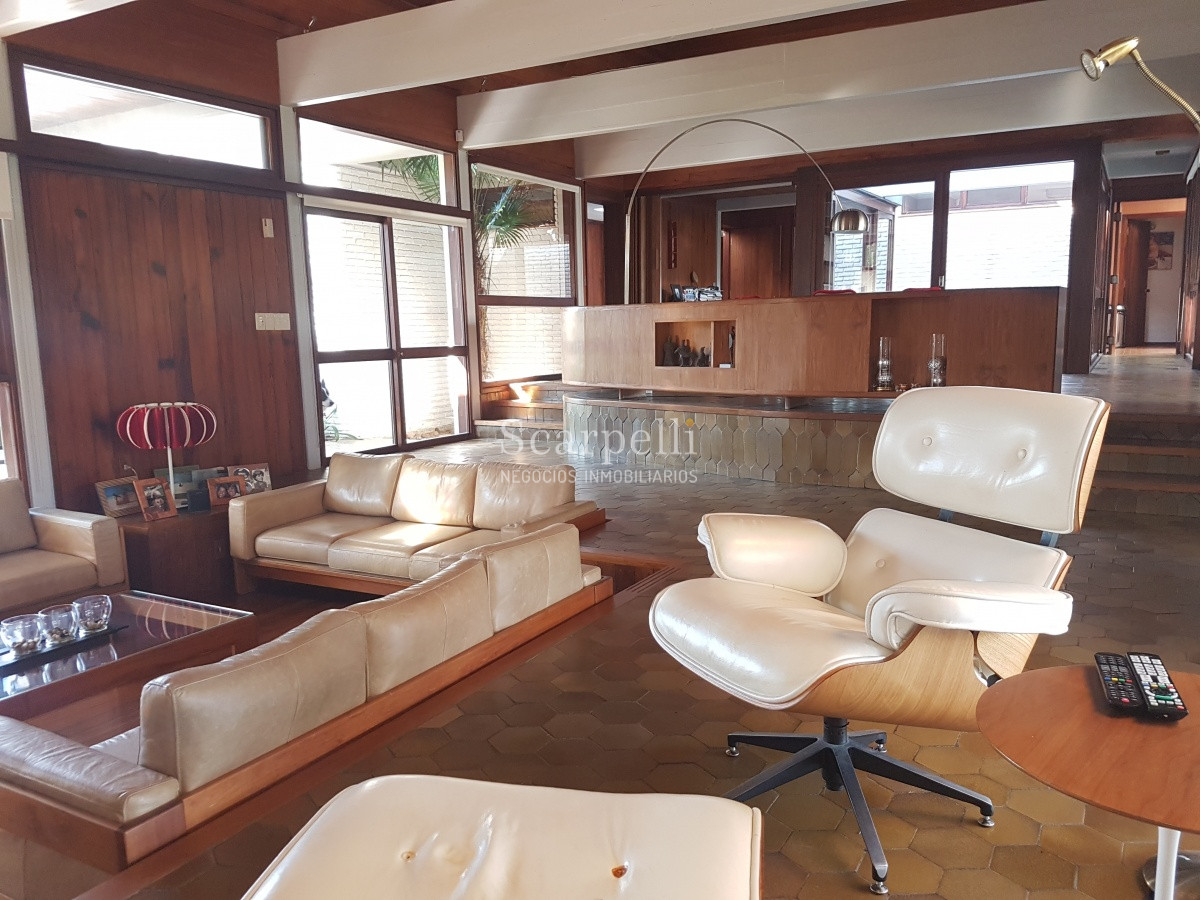 Casa ID.21022 - Arquitectura de Diseño Exclusivo en Parada 14 Mansa con mas de 1000 m2 de parque y casi 500 m2 edificados.-