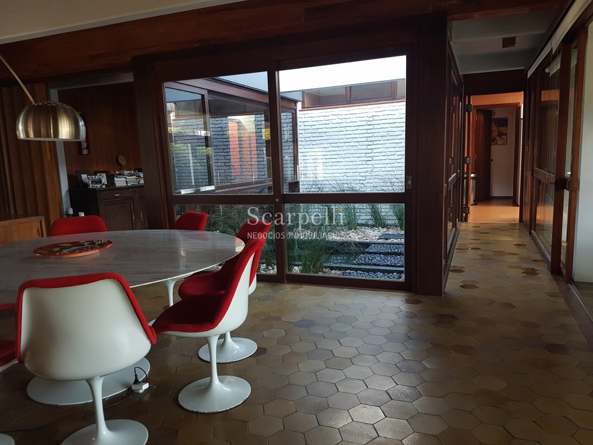 Casa ID.21022 - Arquitectura de Diseño Exclusivo en Parada 14 Mansa con mas de 1000 m2 de parque y casi 500 m2 edificados.-