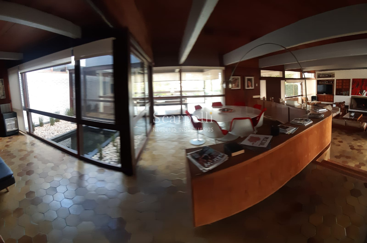 Casa ID.21022 - Arquitectura de Diseño Exclusivo en Parada 14 Mansa con mas de 1000 m2 de parque y casi 500 m2 edificados.-