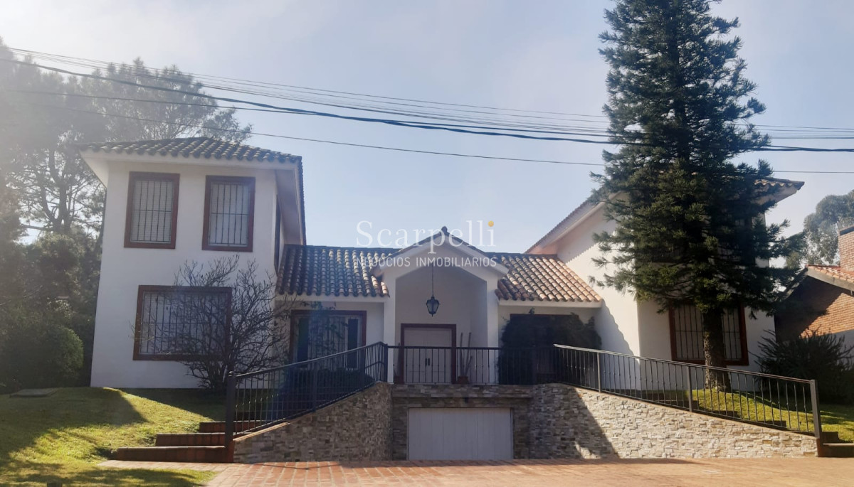 Casa ID.21994 - Excelente casa en Parada 10 de Playa Brava - San Rafael.