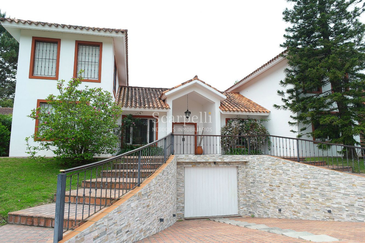 Casa ID.21994 - Excelente casa en Parada 10 de Playa Brava - San Rafael.