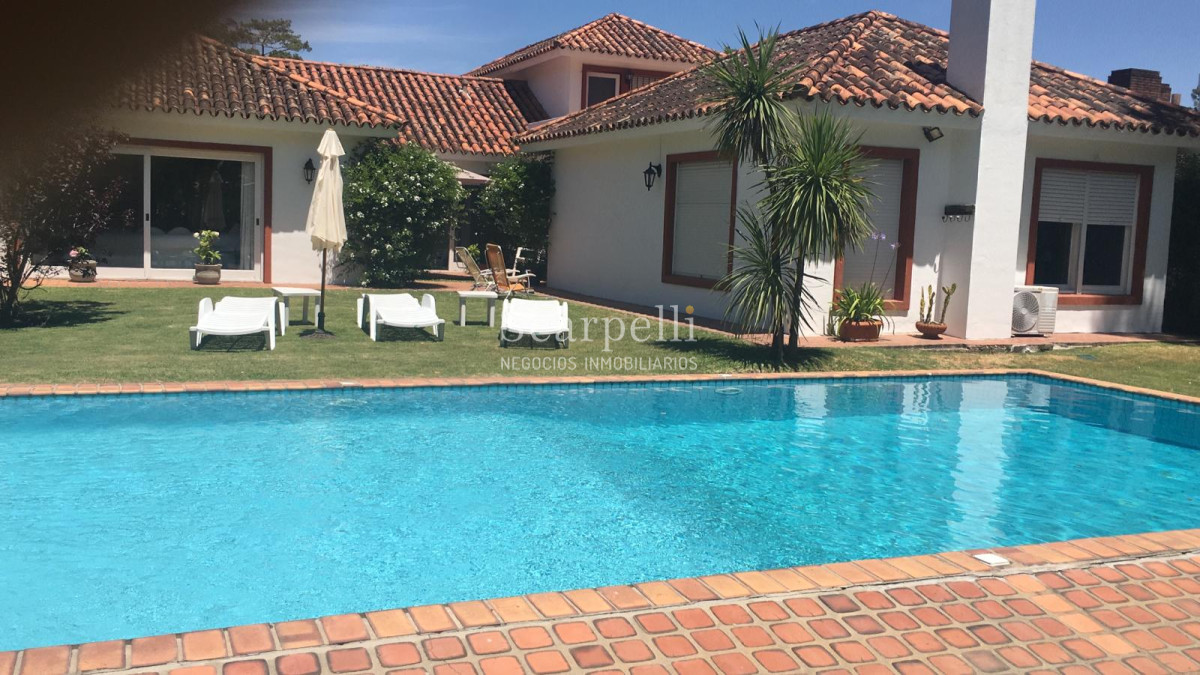 Casa ID.21994 - Excelente casa en Parada 10 de Playa Brava - San Rafael.