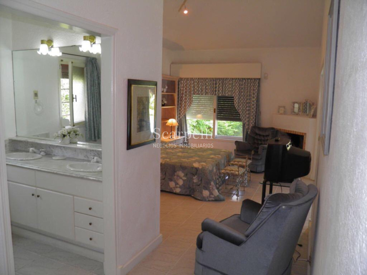 Casa ID.21994 - Excelente casa en Parada 10 de Playa Brava - San Rafael.