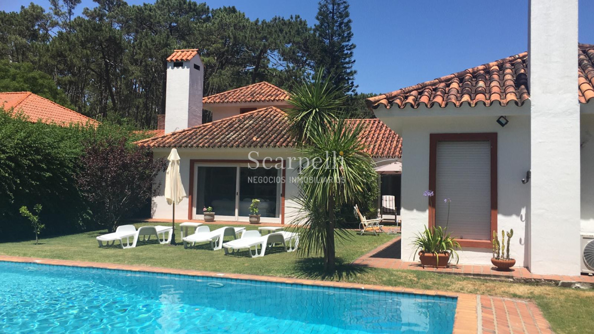 Casa ID.21994 - Excelente casa en Parada 10 de Playa Brava - San Rafael.