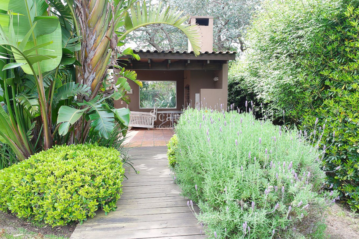 Casa ID.21994 - Excelente casa en Parada 10 de Playa Brava - San Rafael.