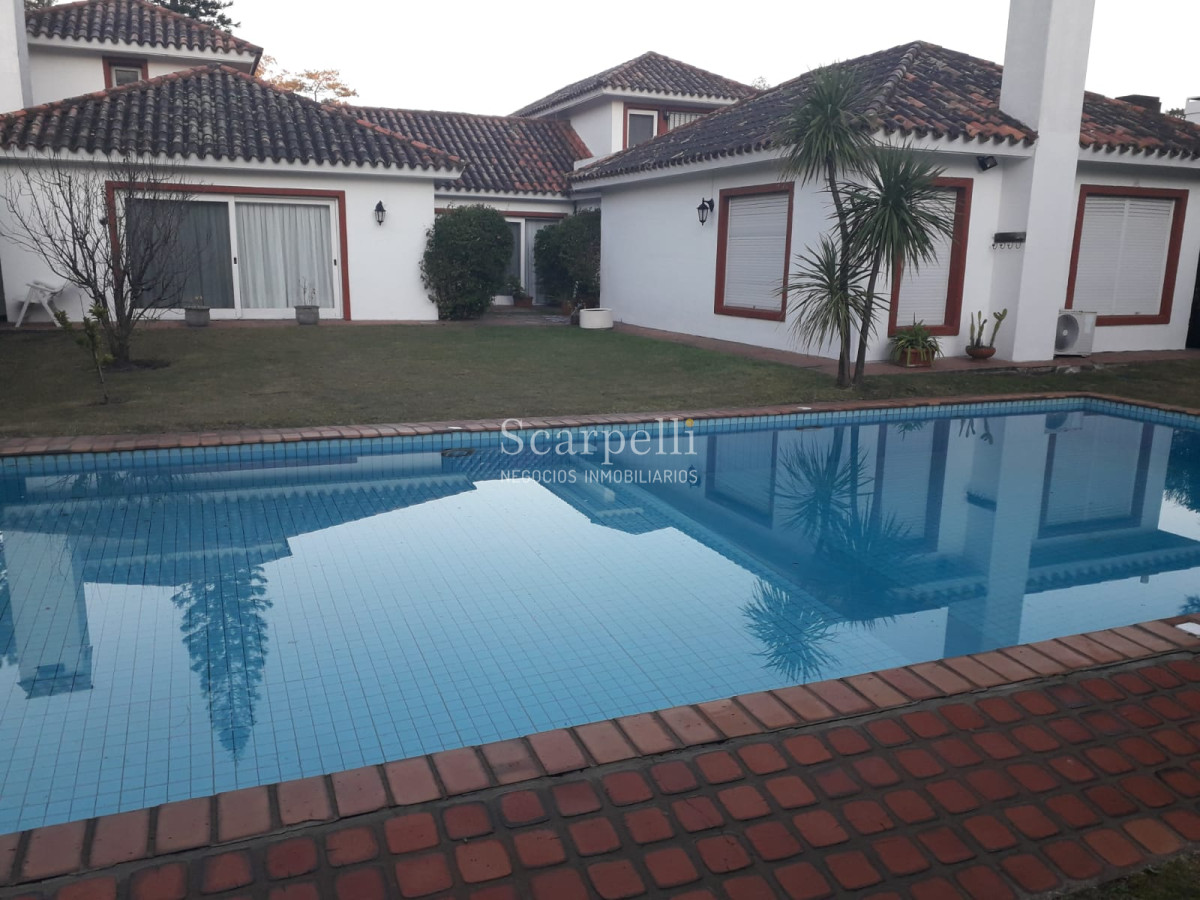 Casa ID.21994 - Excelente casa en Parada 10 de Playa Brava - San Rafael.