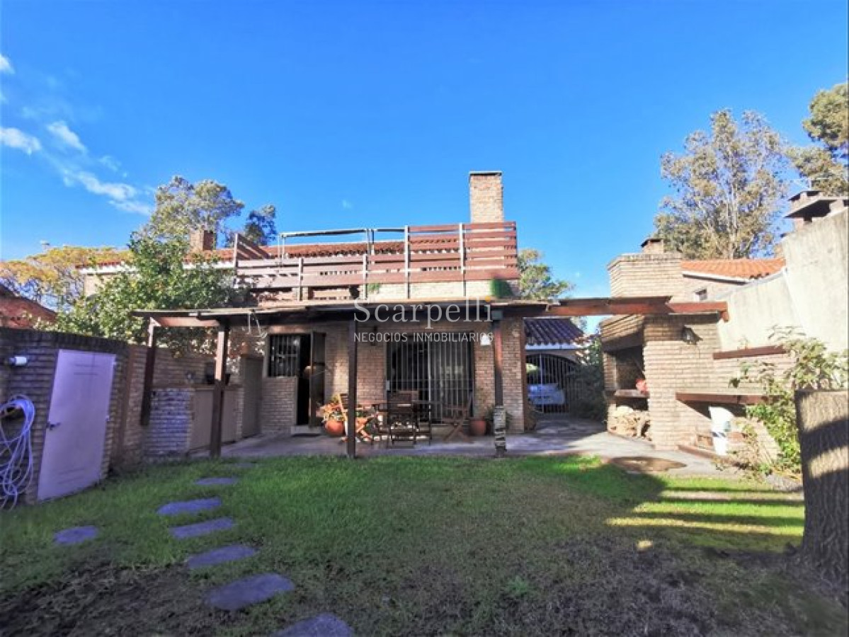 Casa ID.38 - Venta Casa Carrasco Norte Proximo Scuola 3 Dormitorios 3 Ba