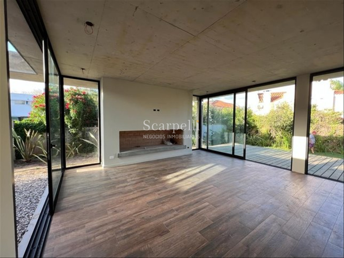 Casa ID.42 - Venta Casa Estrenar Carrasco Sur Solida 1 Planta 3 Dormitor