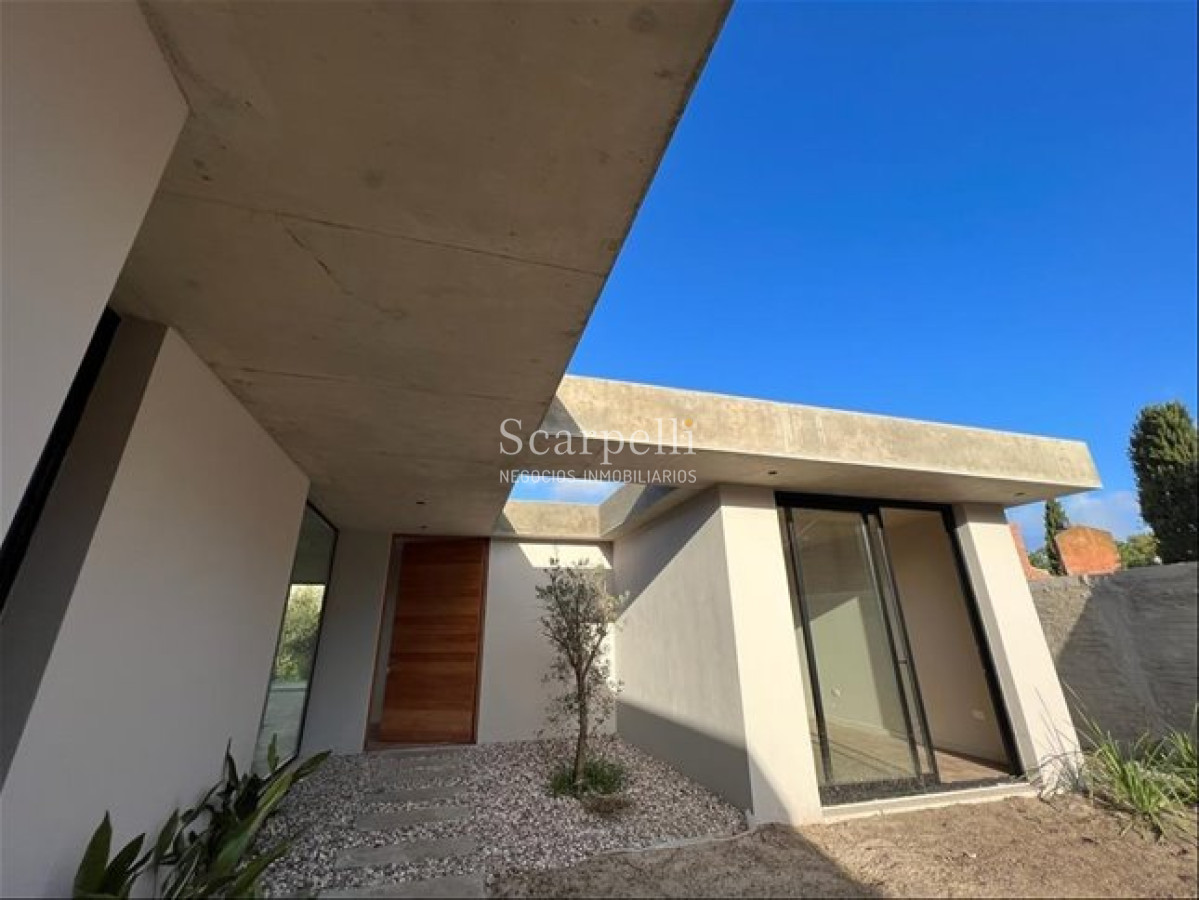 Casa ID.42 - Venta Casa Estrenar Carrasco Sur Solida 1 Planta 3 Dormitor