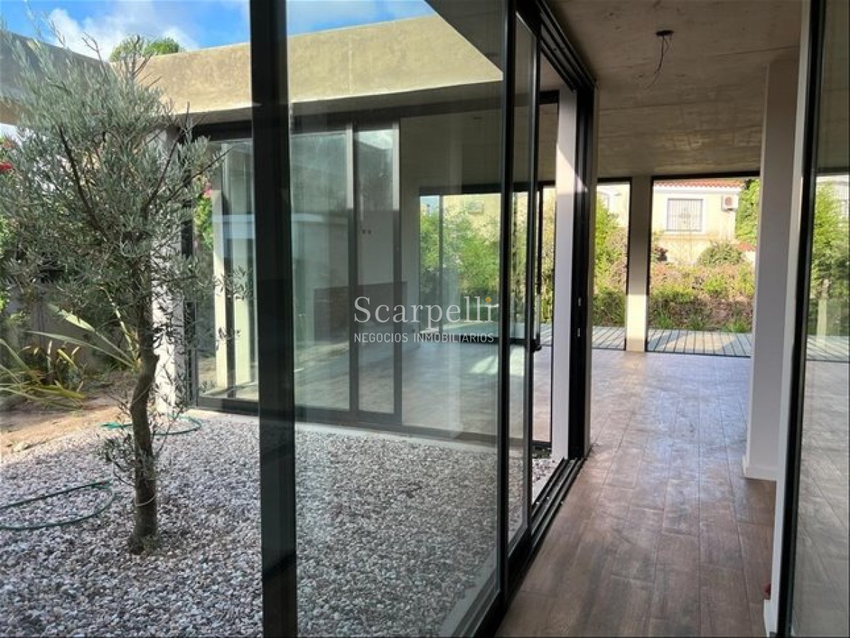 Casa ID.42 - Venta Casa Estrenar Carrasco Sur Solida 1 Planta 3 Dormitor