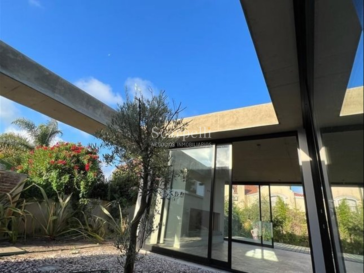 Casa ID.42 - Venta Casa Estrenar Carrasco Sur Solida 1 Planta 3 Dormitor