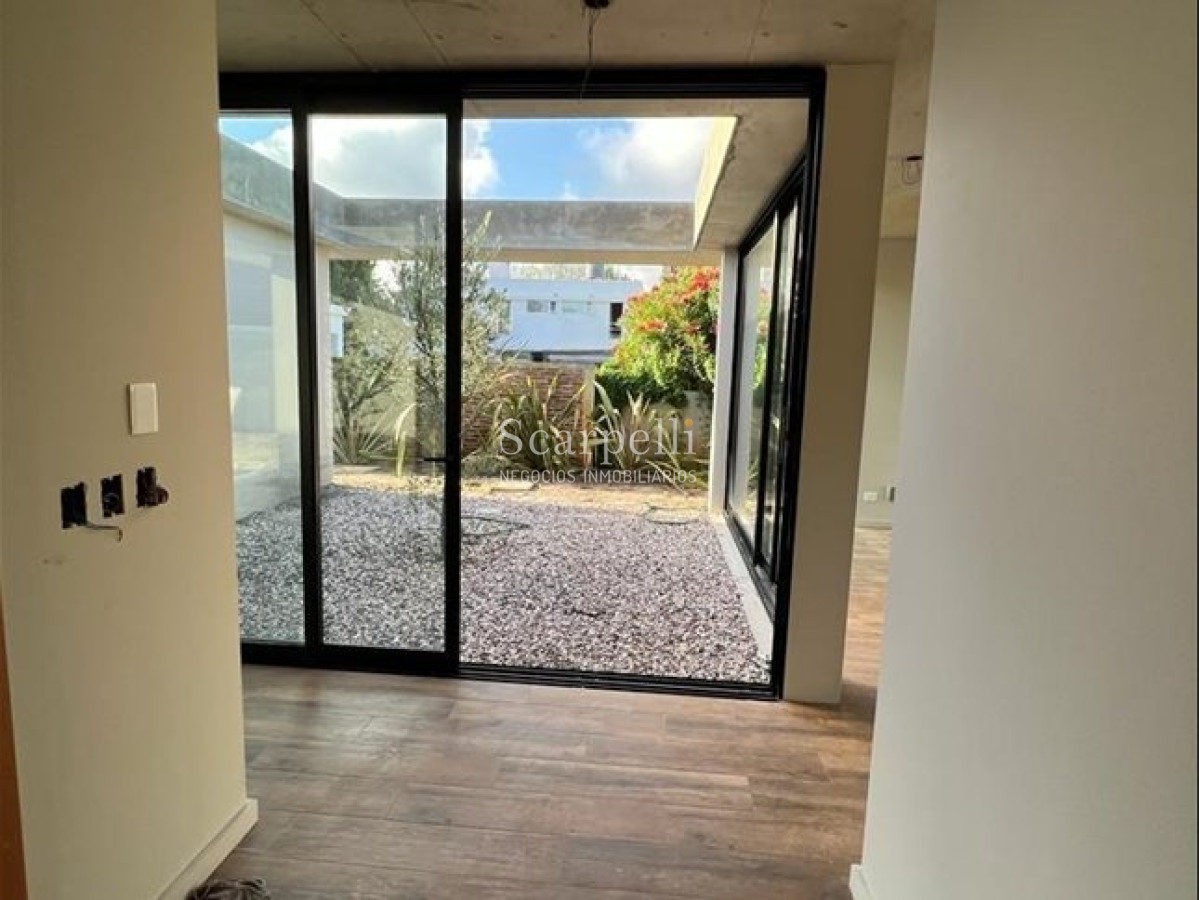 Casa ID.42 - Venta Casa Estrenar Carrasco Sur Solida 1 Planta 3 Dormitor