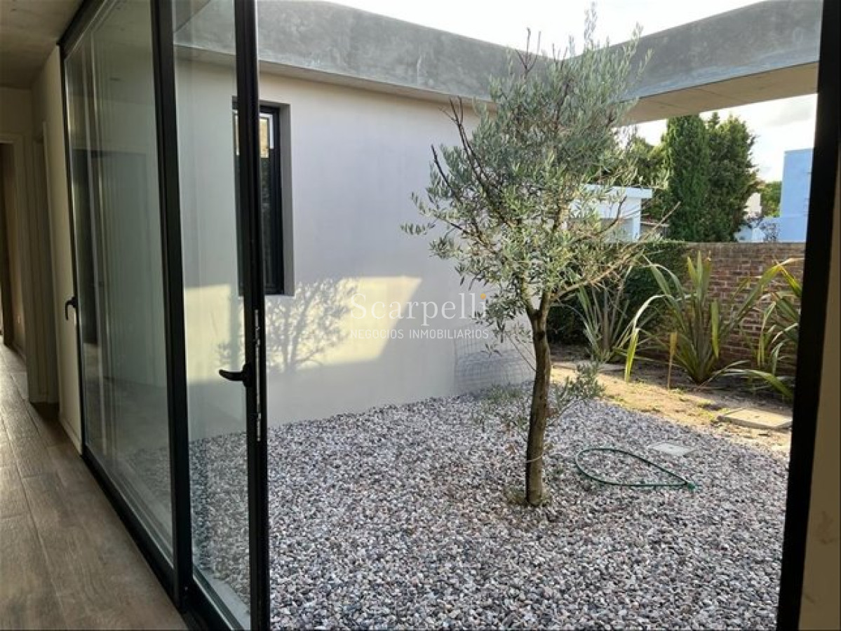 Casa ID.42 - Venta Casa Estrenar Carrasco Sur Solida 1 Planta 3 Dormitor