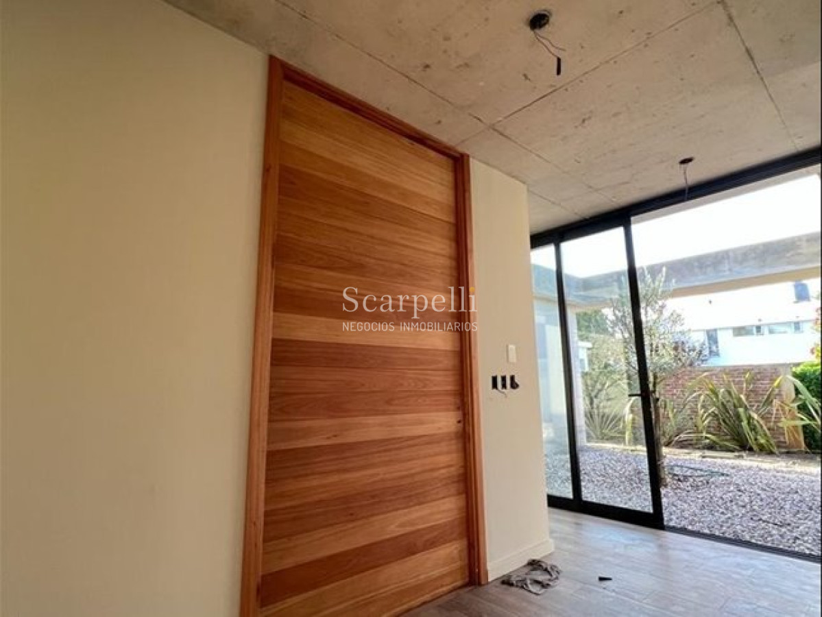 Casa ID.42 - Venta Casa Estrenar Carrasco Sur Solida 1 Planta 3 Dormitor
