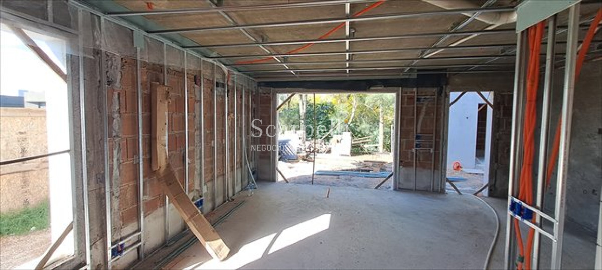 Casa ID.22 - VENTA CASA ESTRENAR BARRIO PARQUE II 4 DORMITORIOS EN SUITE