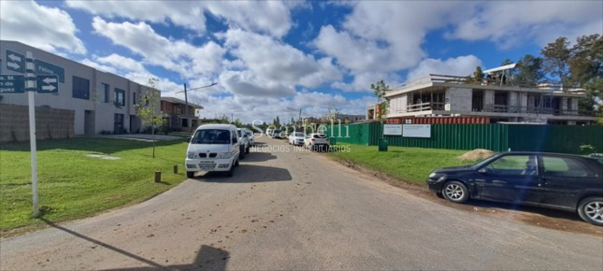 Casa ID.22 - VENTA CASA ESTRENAR BARRIO PARQUE II 4 DORMITORIOS EN SUITE