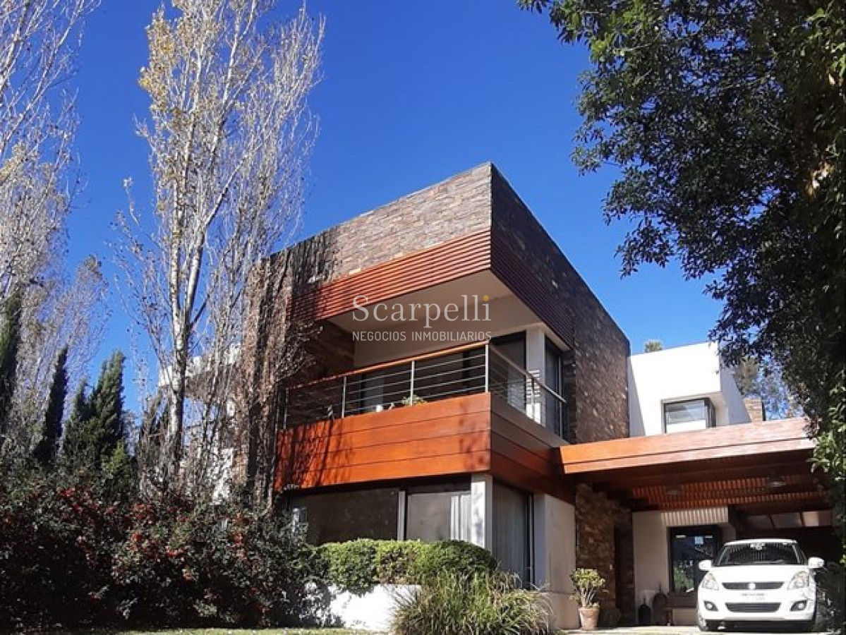 Casa ID.26 - Alquiler Barrio San Nicolás 3 dorm suite seguridad barbacoa