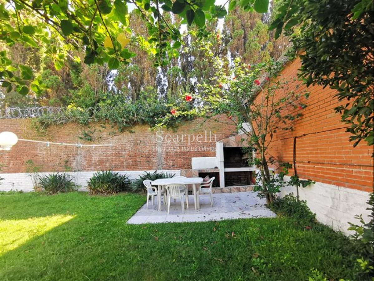 Casa ID.27 - CARRASCO SUR ALQUILER CASA FONDO 2 DORMITORIOS RAMBLA PROX