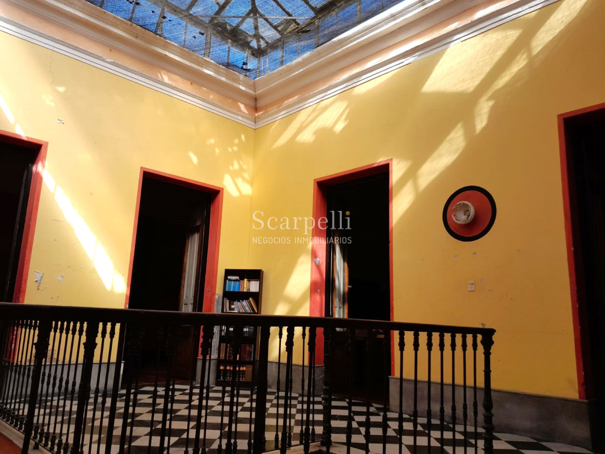 Casa ID.50381 - Excelente Padron Con 10 Habitaciones  Y  Deposito De 650 Mts Ideal Para Renta
