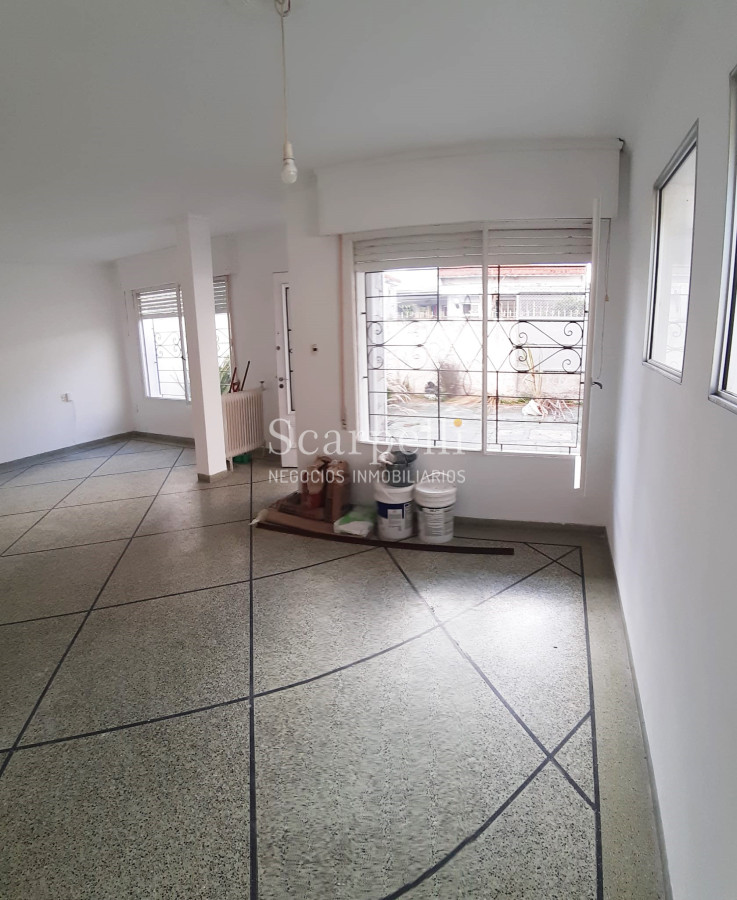 Casa ID.28633 - VENTA CASA PROPIEDAD HORIZONTAL 2 DORMITORIOS + 2 BAÑOS + SERVICIO + FONDO & BARBACOA MUY PRÓXIMO A LA RAMBLA.-