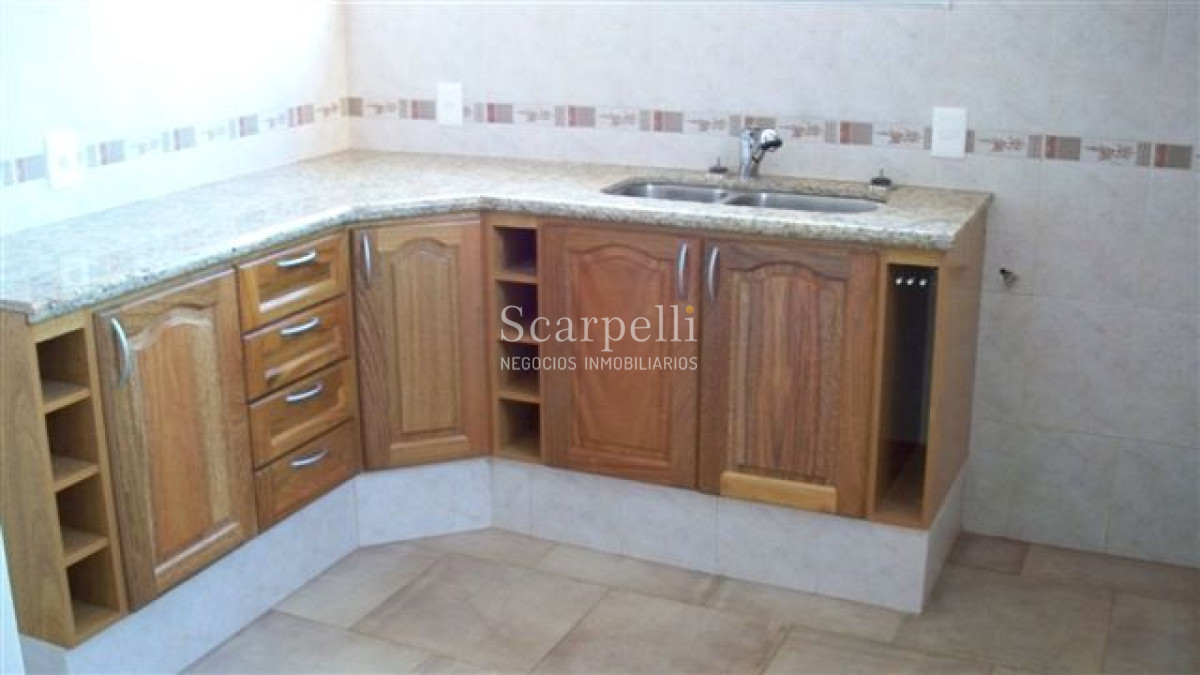Casa ID.28633 - VENTA CASA PROPIEDAD HORIZONTAL 2 DORMITORIOS + 2 BAÑOS + SERVICIO + FONDO & BARBACOA MUY PRÓXIMO A LA RAMBLA.-