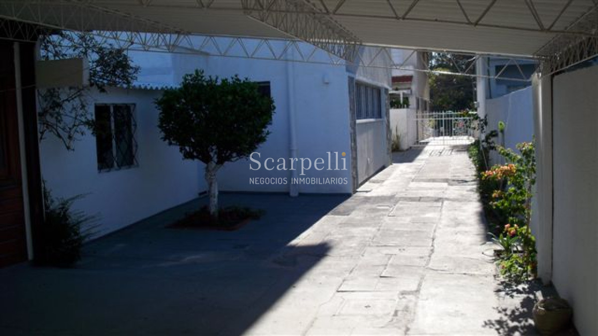 Casa ID.28633 - VENTA CASA PROPIEDAD HORIZONTAL 2 DORMITORIOS + 2 BAÑOS + SERVICIO + FONDO & BARBACOA MUY PRÓXIMO A LA RAMBLA.-