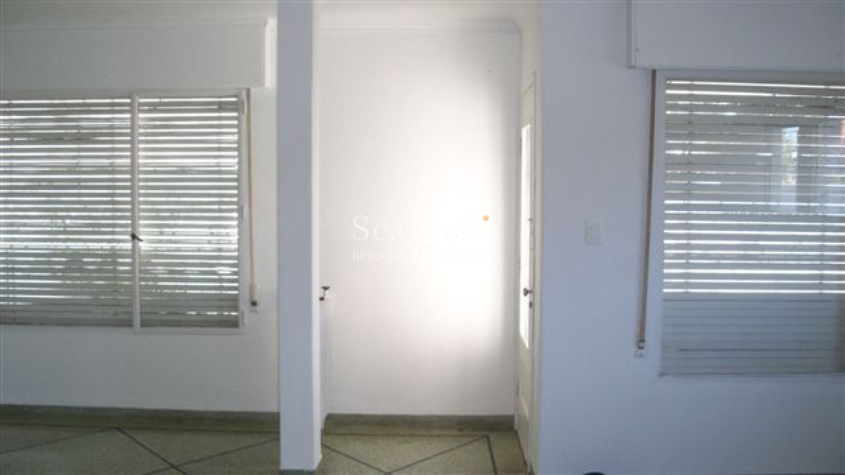 Casa ID.28633 - VENTA CASA PROPIEDAD HORIZONTAL 2 DORMITORIOS + 2 BAÑOS + SERVICIO + FONDO & BARBACOA MUY PRÓXIMO A LA RAMBLA.-