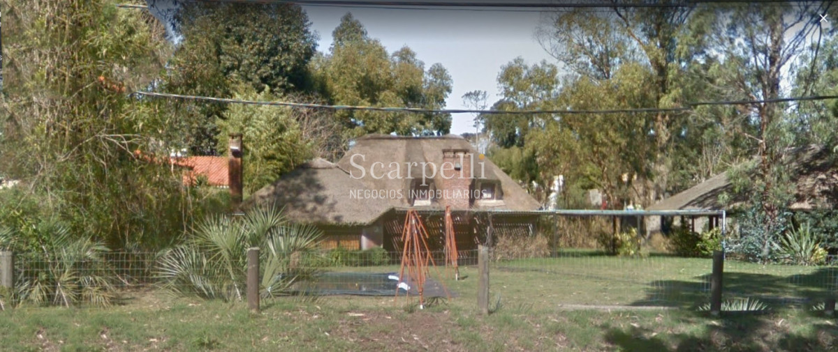 Casa ID.28732 - Parada 31 Pinares Pque. Mancebo & Cno La Laguna al Sur: Gran Solar con  Sensacional Quincho +Barbacoa +Piscina muy próximo a la Playa.-
