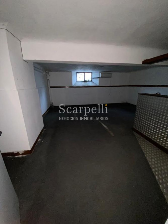 Casa ID.29327 - Río Branco esq. Av. Uruguay Construcción de estilo con finas terminaciones en Carpintería, Molduras & Grandes Vitreaux.-