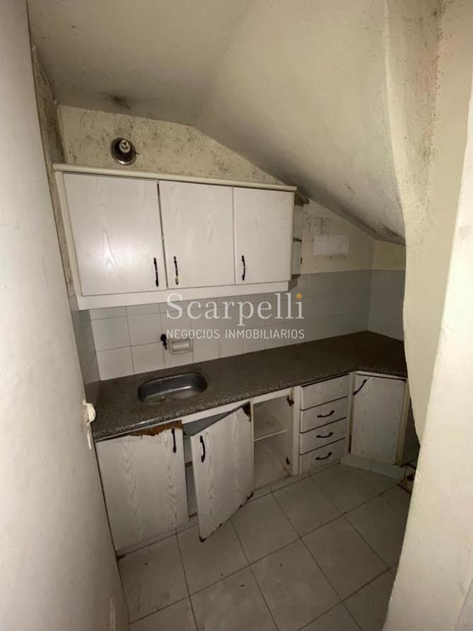 Casa ID.29327 - Río Branco esq. Av. Uruguay Construcción de estilo con finas terminaciones en Carpintería, Molduras & Grandes Vitreaux.-