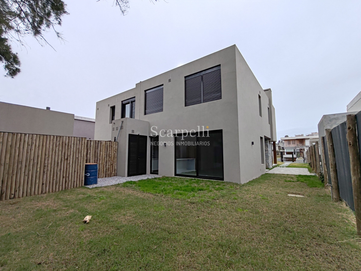 Casa ID.48909 - Estrene Con Renta Segura desde Octubre 2025 Barrio Parque II con Centro Comercial a escasos 380 mts.