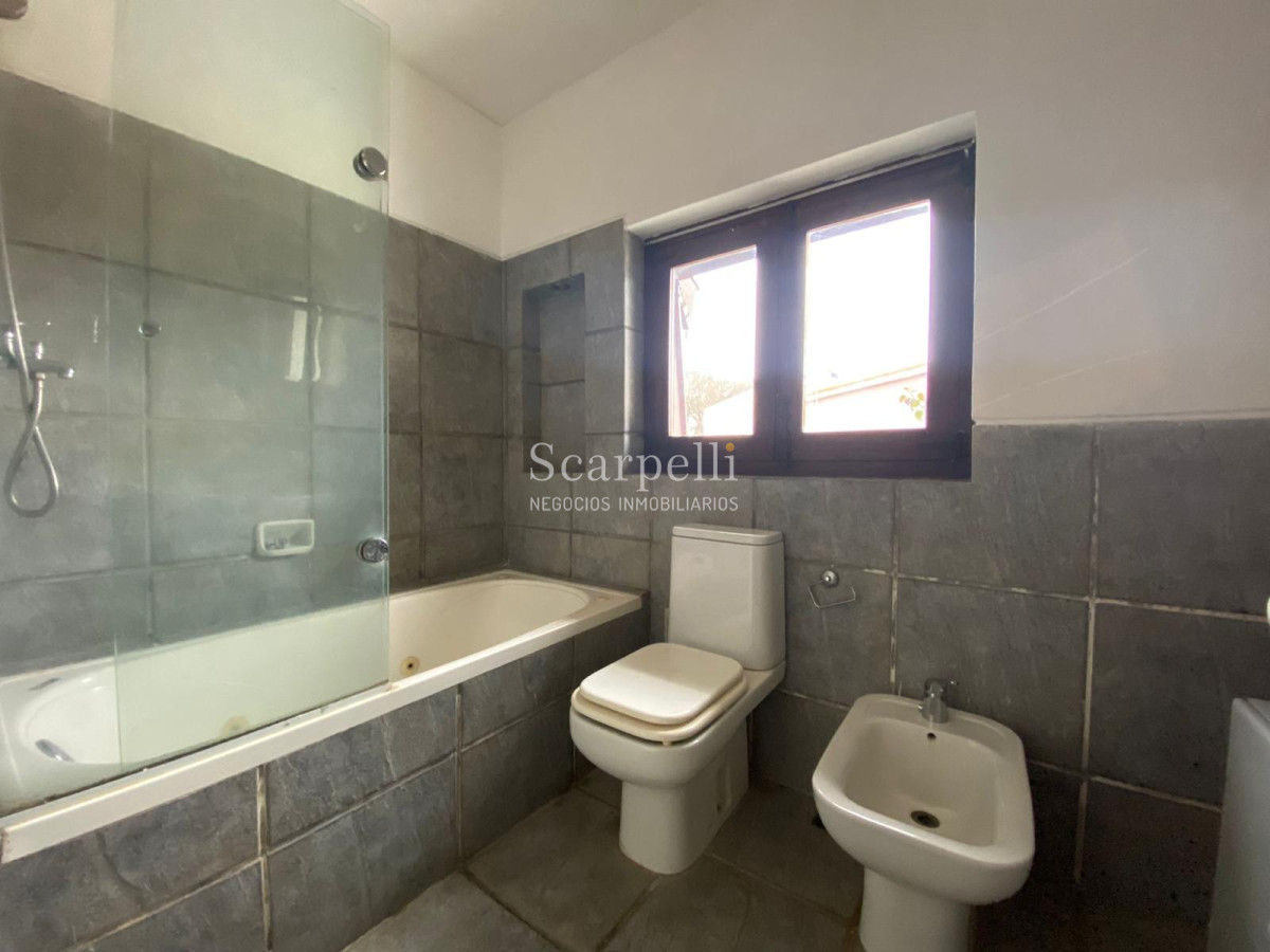 Casa ID.30641 - ALQUILER CASA CARRASCO 3 DORMITORIOS 3 BAÑOS FONDO PISCINA FAMILIA O EMPRESA