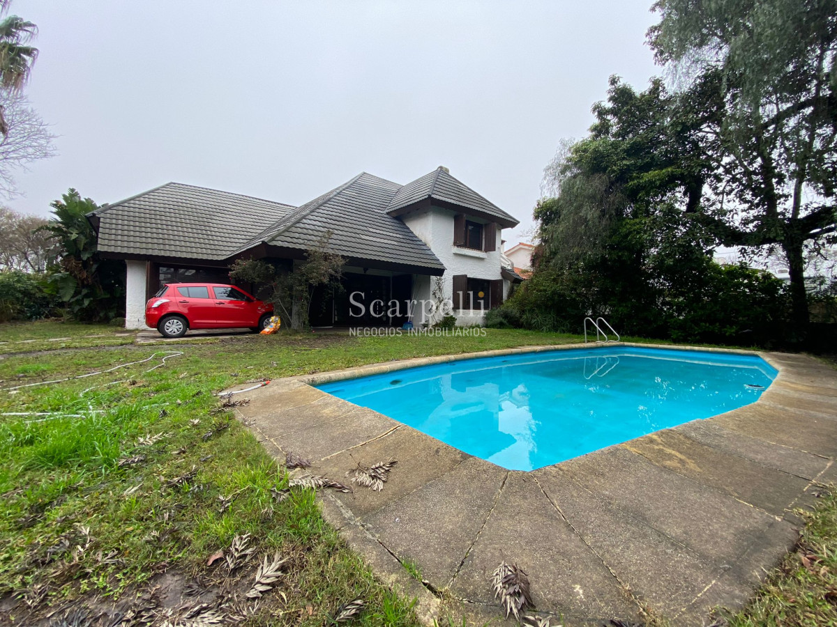 Casa ID.30641 - ALQUILER CASA CARRASCO 3 DORMITORIOS 3 BAÑOS FONDO PISCINA FAMILIA O EMPRESA