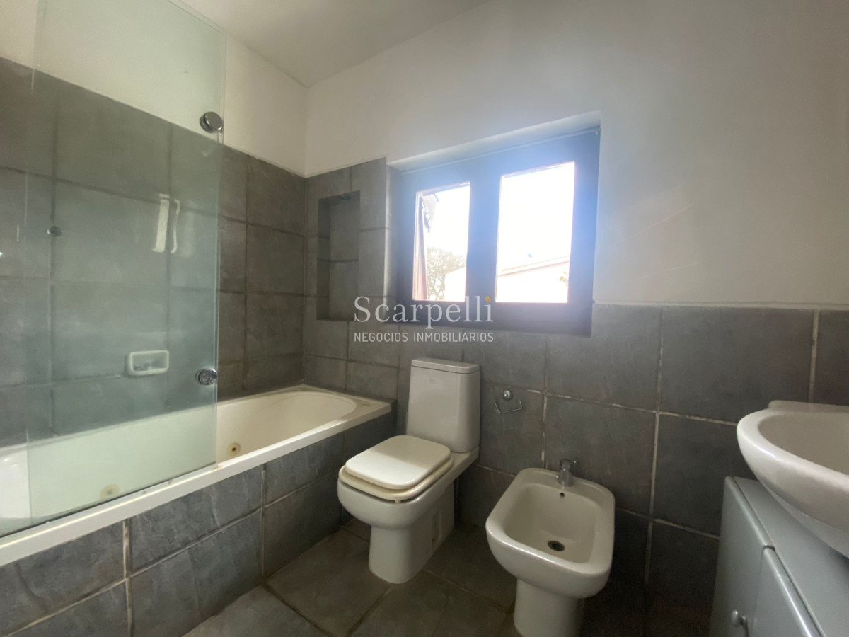 Casa ID.30641 - ALQUILER CASA CARRASCO 3 DORMITORIOS 3 BAÑOS FONDO PISCINA FAMILIA O EMPRESA