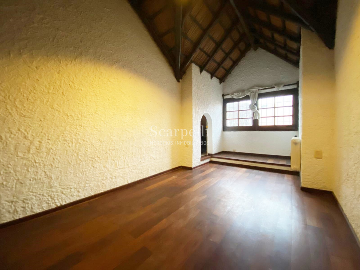 Casa ID.30641 - ALQUILER CASA CARRASCO 3 DORMITORIOS 3 BAÑOS FONDO PISCINA FAMILIA O EMPRESA