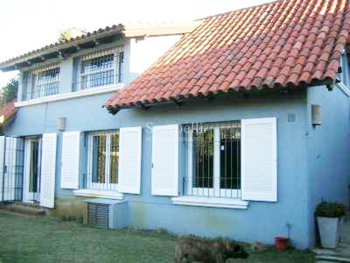 Casa ID.35199 - Chalet de Tejas sobre especial entorno: Ferrari y Boston próximo al 2do. Centro Comercial de Av. Bolivia y San Nicolás