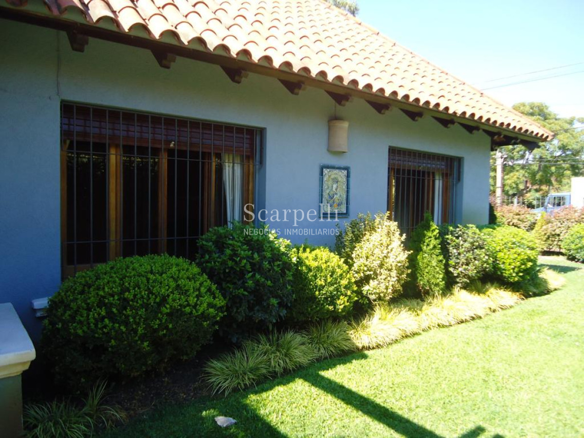 Casa ID.35199 - Chalet de Tejas sobre especial entorno: Ferrari y Boston próximo al 2do. Centro Comercial de Av. Bolivia y San Nicolás