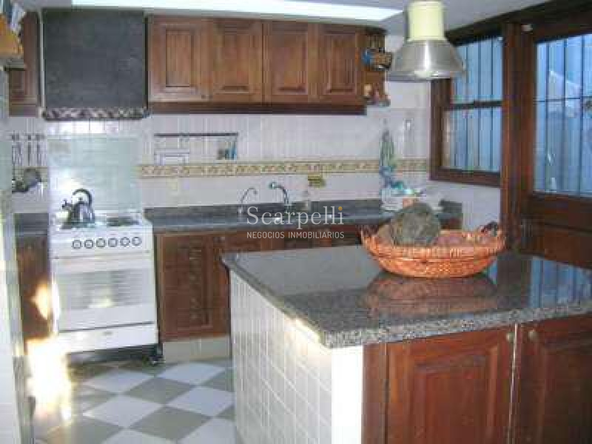 Casa ID.35199 - Chalet de Tejas sobre especial entorno: Ferrari y Boston próximo al 2do. Centro Comercial de Av. Bolivia y San Nicolás