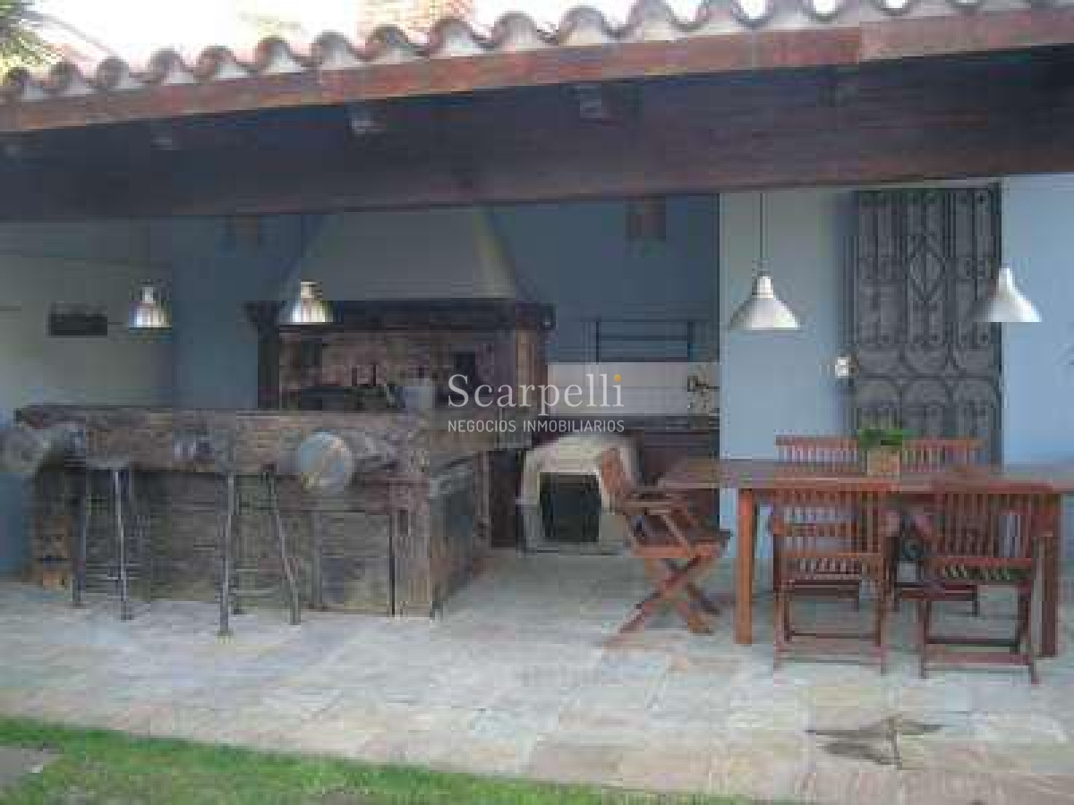 Casa ID.35199 - Chalet de Tejas sobre especial entorno: Ferrari y Boston próximo al 2do. Centro Comercial de Av. Bolivia y San Nicolás