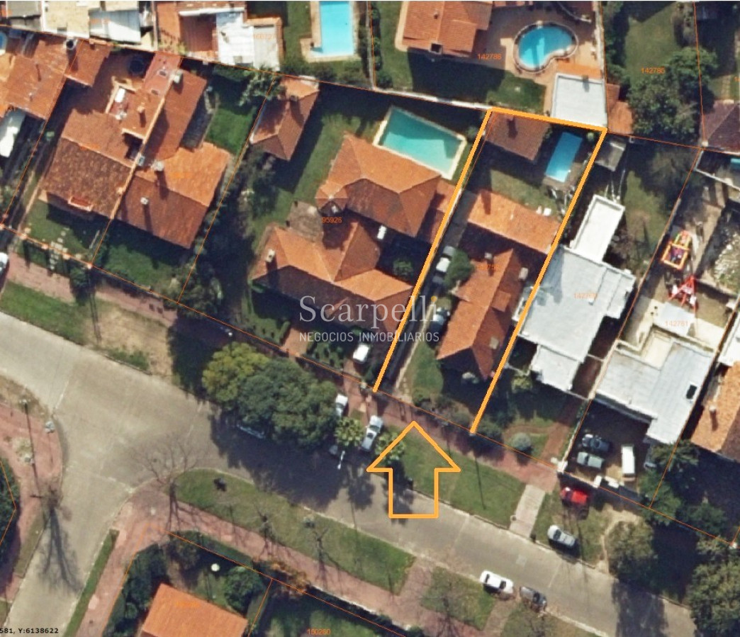 Casa ID.35199 - Chalet de Tejas sobre especial entorno: Ferrari y Boston próximo al 2do. Centro Comercial de Av. Bolivia y San Nicolás