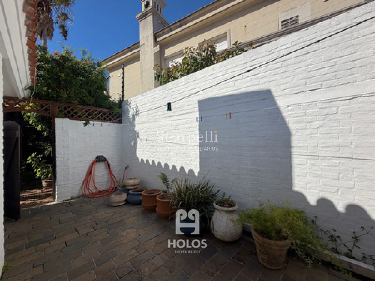 Casa ID.50659 - Carrasco en su mejor Entorno: Casa 4 Dormitorios Piscina Barbacoa Servicio A Dos Cuadras De La Rambla Toda en 1 planta
