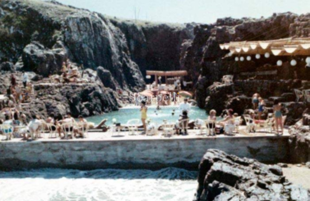 Casa ID.37211 - Estupenda Arquitectura de los años 70  en Las Grutas muy próximo al Mar & Punta Ballena
